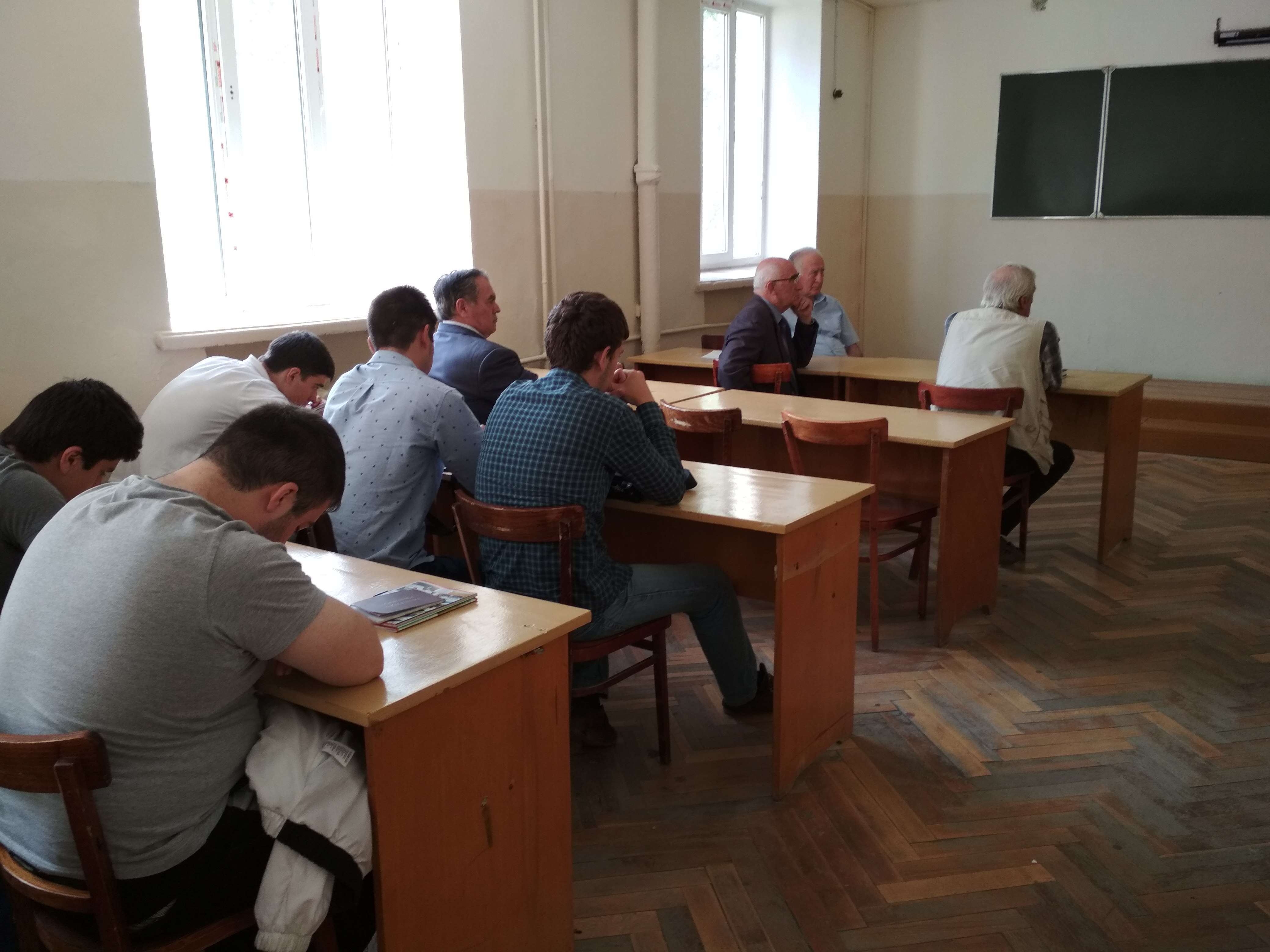 Рд г. Дагестангражданкоммунпроект. Практический семинар бухгалтеров город Каспийск с 3 по 7 октября. Правительство РД вертикальное фото.