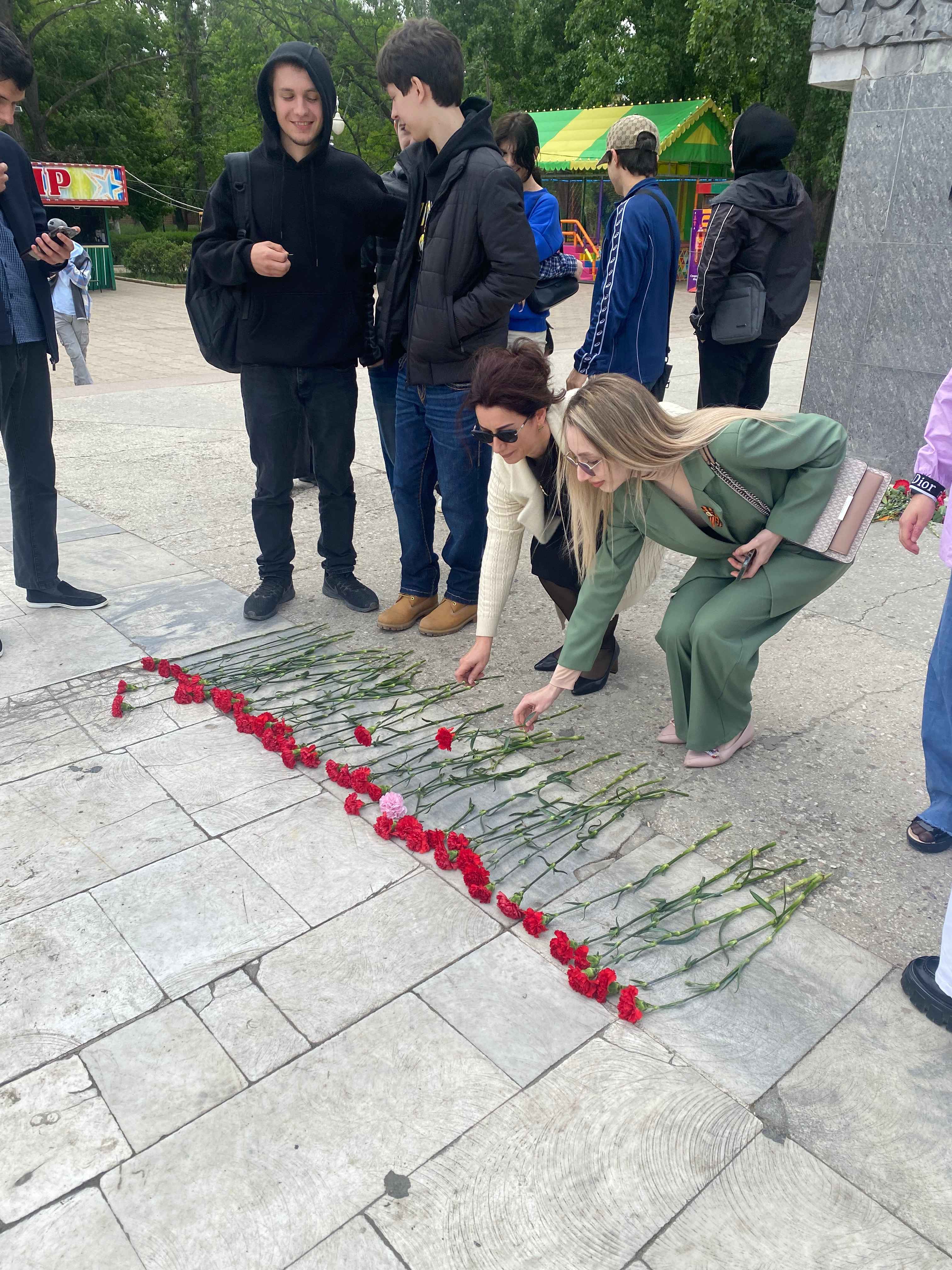 Возложение цветов к Вечному огню | 14.05.2024 | Новости Махачкалы -  БезФормата